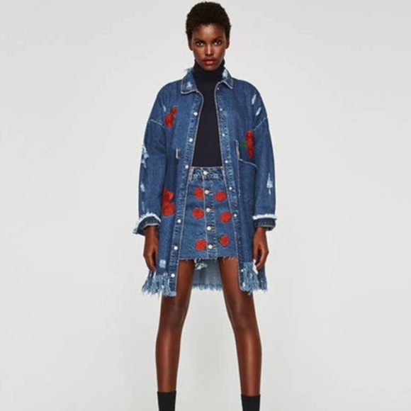 NEW ZARA Embroidered Rose Floral Denim Mini Skirt Size XS - Picture 4 of 7